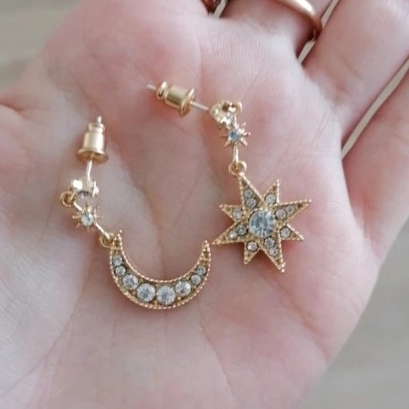 💎✨ Luna Gold Plated Earrings - Picture 6 of 6